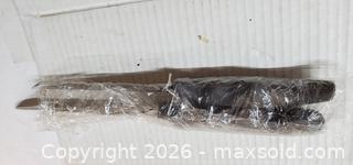 MaxSold Auction: ASSORTED STEAK CUTTING UTENSILS - Rockaway (New Jersey, USA) SELLER MANAGED Downsizing Online Auction - Miami Trail
