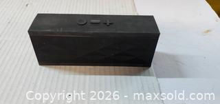MaxSold Auction: JAWBONE RECTANGLE SPEAKER  - Rockaway (New Jersey, USA) SELLER MANAGED Downsizing Online Auction - Miami Trail