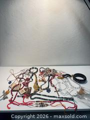 MaxSold Auction: Mixed Jewelry Lot: Bracelets, Bangles & Necklaces (20+) - San Jose (California, USA) SELLER MANAGED Downsizing Online Auction -  Topaz Avenue (STORAGE)