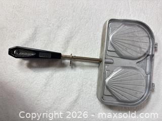 MaxSold Auction: GE Vintage Electric Hand Mixer & Detachable Sandwich Iron - Sunnyvale (California, USA) SELLER MANAGED Reseller Online Auction - Reseda Drive