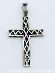 MaxSold Auction: 925 Sterling Silver Cross  - Esquimalt (British Columbia, Canada) PARTNER MANAGED Reseller Online Auction -  Lampson Street