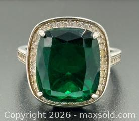 MaxSold Auction: 925 Sterling Silver Green Stone Ring Size 6 - Esquimalt (British Columbia, Canada) PARTNER MANAGED Reseller Online Auction -  Lampson Street