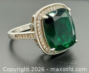 MaxSold Auction: 925 Sterling Silver Green Stone Ring Size 6 - Esquimalt (British Columbia, Canada) PARTNER MANAGED Reseller Online Auction -  Lampson Street