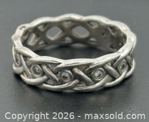 MaxSold Auction: 925 Sterling Silver Keith Jack Celtic Knot Ring Size 8 - Esquimalt (British Columbia, Canada) PARTNER MANAGED Reseller Online Auction -  Lampson Street