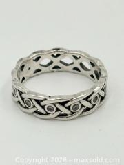 MaxSold Auction: 925 Sterling Silver Keith Jack Celtic Knot Ring Size 8 - Esquimalt (British Columbia, Canada) PARTNER MANAGED Reseller Online Auction -  Lampson Street