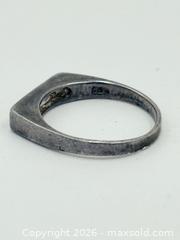 MaxSold Auction: 925 Sterling Silver Ring Size 6.5 - Esquimalt (British Columbia, Canada) PARTNER MANAGED Reseller Online Auction -  Lampson Street