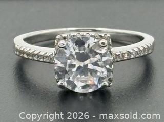 MaxSold Auction: 925 Sterling Silver Ring Size 8 - Esquimalt (British Columbia, Canada) PARTNER MANAGED Reseller Online Auction -  Lampson Street
