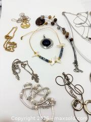 MaxSold Auction: Costume Jewelry Lot - Esquimalt (British Columbia, Canada) PARTNER MANAGED Reseller Online Auction -  Lampson Street