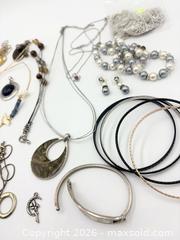 MaxSold Auction: Costume Jewelry Lot - Esquimalt (British Columbia, Canada) PARTNER MANAGED Reseller Online Auction -  Lampson Street