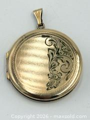 MaxSold Auction: Gold Tone Locket 1.5” - Esquimalt (British Columbia, Canada) PARTNER MANAGED Reseller Online Auction -  Lampson Street