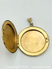 MaxSold Auction: Gold Tone Locket 1.5” - Esquimalt (British Columbia, Canada) PARTNER MANAGED Reseller Online Auction -  Lampson Street