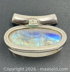 MaxSold Auction: Moonstone 925 Sterling Silver Pendant 7g - Esquimalt (British Columbia, Canada) PARTNER MANAGED Reseller Online Auction -  Lampson Street