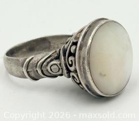 MaxSold Auction: Mother of Pearl 925 Sterling Silver Ring Size 7 - Esquimalt (British Columbia, Canada) PARTNER MANAGED Reseller Online Auction -  Lampson Street