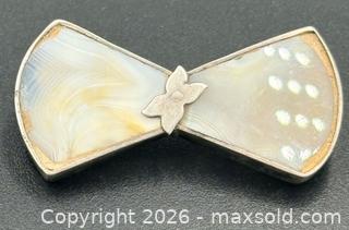 MaxSold Auction: Scottish 19th Century Sterling & Lace Agate Brooch 1.5”  - Esquimalt (British Columbia, Canada) PARTNER MANAGED Reseller Online Auction -  Lampson Street