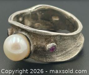 MaxSold Auction: Sterling Silver Pearl Ruby Ring Size 7 - Esquimalt (British Columbia, Canada) PARTNER MANAGED Reseller Online Auction -  Lampson Street