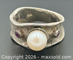MaxSold Auction: Sterling Silver Pearl Ruby Ring Size 7 - Esquimalt (British Columbia, Canada) PARTNER MANAGED Reseller Online Auction -  Lampson Street