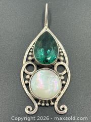 MaxSold Auction: Sterling Silver Pendant Pearl Green Gem Stone - Esquimalt (British Columbia, Canada) PARTNER MANAGED Reseller Online Auction -  Lampson Street