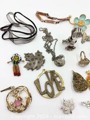 MaxSold Auction: Various Jewelry Lot - Esquimalt (British Columbia, Canada) PARTNER MANAGED Reseller Online Auction -  Lampson Street