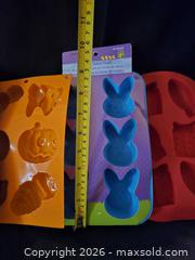 MaxSold Auction: Unused Silicone Molds - Loyalist (Ontario, Canada) SELLER MANAGED Downsizing Online Auction - Somerset Drive