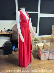MaxSold Auction: Female Full-Body Mannequin, White Plastic Full-Size - Toronto (Ontario, Canada) SELLER MANAGED Moving Online Auction - Saint Clair Avenue West