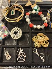 MaxSold Auction: Costume Jewelry Lot: Faux Pearl, Glass & Silver/Gold Tones - Wheatland (New York, USA) SELLER MANAGED Reseller Online Auction - State Street