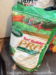 MaxSold Auction: Assorted Garden Bags: Fertilizer, Mulch & Potting Mixes A - Niagara Falls (Ontario, Canada) Moving Online Auction - January Drive