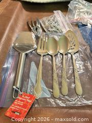 MaxSold Auction: Assorted Oneida, Rogers Bros & Other Flatware and Serving Utensils B - Niagara Falls (Ontario, Canada) Moving Online Auction - January Drive