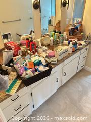 MaxSold Auction: Assorted Toiletries Basket B - Niagara Falls (Ontario, Canada) Moving Online Auction - January Drive