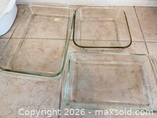 MaxSold Auction: CorningWare Glass Baking "Blue Cornflower" and White with Casserole & Ceramic Tart/Quiche Dish B - Niagara Falls (Ontario, Canada) Moving Online Auction - January Drive