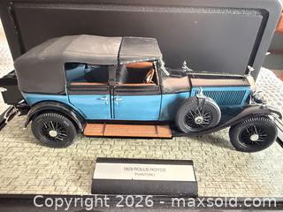 MaxSold Auction: Diecast Model Cars with Display Case and Poster - Niagara Falls (Ontario, Canada) Moving Online Auction - January Drive