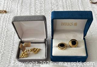 MaxSold Auction: Earrings, Button Covers A - Niagara Falls (Ontario, Canada) Moving Online Auction - January Drive