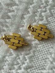 MaxSold Auction: Earrings, Button Covers A - Niagara Falls (Ontario, Canada) Moving Online Auction - January Drive