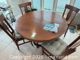 MaxSold Auction: Expandable Round Dining Table with 4 Chairs D - Niagara Falls (Ontario, Canada) Moving Online Auction - January Drive