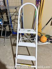 MaxSold Auction: Folding 3-step ladder & drying rack B - Niagara Falls (Ontario, Canada) Moving Online Auction - January Drive