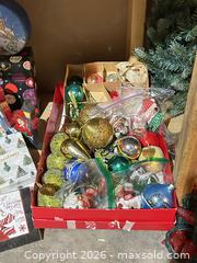 MaxSold Auction: Holiday / Christmas Decorations B - Niagara Falls (Ontario, Canada) Moving Online Auction - January Drive
