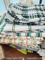 MaxSold Auction: Holiday Table Linens, Collectible Goebel Plate & Assorted Decor B - Niagara Falls (Ontario, Canada) Moving Online Auction - January Drive