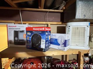 MaxSold Auction: Honeywell & Classic Clip Fans (Corded) B - Niagara Falls (Ontario, Canada) Moving Online Auction - January Drive