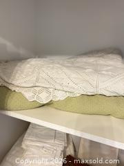 MaxSold Auction: Large Lot of Mixed Linens: Sheets, Towels, Tablecloths, Blankets, Pillows - Niagara Falls (Ontario, Canada) Moving Online Auction - January Drive