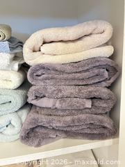 MaxSold Auction: Large Lot of Mixed Linens: Sheets, Towels, Tablecloths, Blankets, Pillows - Niagara Falls (Ontario, Canada) Moving Online Auction - January Drive