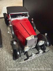 MaxSold Auction: Lot of 3 Diecast & Crystal Model Cars C - Niagara Falls (Ontario, Canada) Moving Online Auction - January Drive