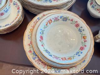 MaxSold Auction: Meakin Tennessee Floral Border Dinnerware Set, 41 Pieces B - Niagara Falls (Ontario, Canada) Moving Online Auction - January Drive