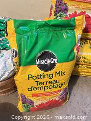 MaxSold Auction: Miracle-Gro Potting Mix B - Niagara Falls (Ontario, Canada) Moving Online Auction - January Drive