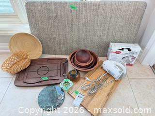 MaxSold Auction: Mixed Household Lot: Wooden Bowls, Hand Mixer set, Wicker Baskets & Kitchen Items B - Niagara Falls (Ontario, Canada) Moving Online Auction - January Drive