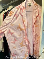 MaxSold Auction: Mixed Women's Tops, Sweaters & Jackets Lot — Sizes L/XL B - Niagara Falls (Ontario, Canada) Moving Online Auction - January Drive