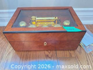 MaxSold Auction: Mr. Christmas Gold Label Collection Music Box with Key A - Niagara Falls (Ontario, Canada) Moving Online Auction - January Drive