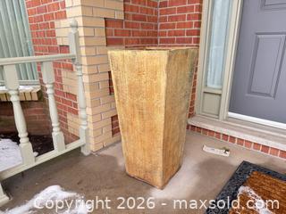 MaxSold Auction: Outdoor Planter A - Niagara Falls (Ontario, Canada) Moving Online Auction - January Drive