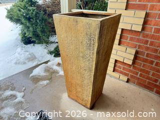 MaxSold Auction: Outdoor Planter A - Niagara Falls (Ontario, Canada) Moving Online Auction - January Drive
