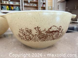 MaxSold Auction: Pyrex Cinderella Mixing Bowls Set - "Forest Fancies" Mushroom Pattern B - Niagara Falls (Ontario, Canada) Moving Online Auction - January Drive