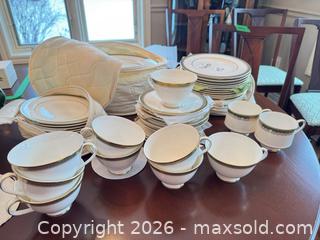 MaxSold Auction: Royal Doulton Clarendon 56-Piece Bone China Dinner Set B - Niagara Falls (Ontario, Canada) Moving Online Auction - January Drive
