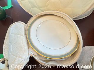 MaxSold Auction: Royal Doulton Clarendon 56-Piece Bone China Dinner Set B - Niagara Falls (Ontario, Canada) Moving Online Auction - January Drive